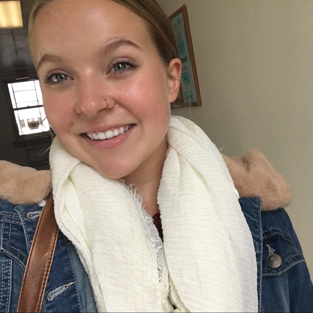 Meet your Posher, Chloe